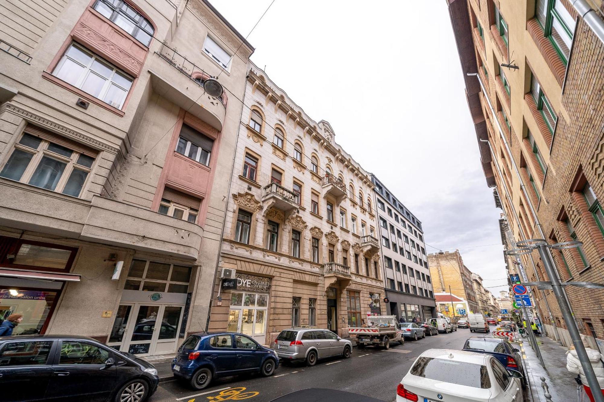 Budapest Magic Blue In Downtown Buitenkant foto